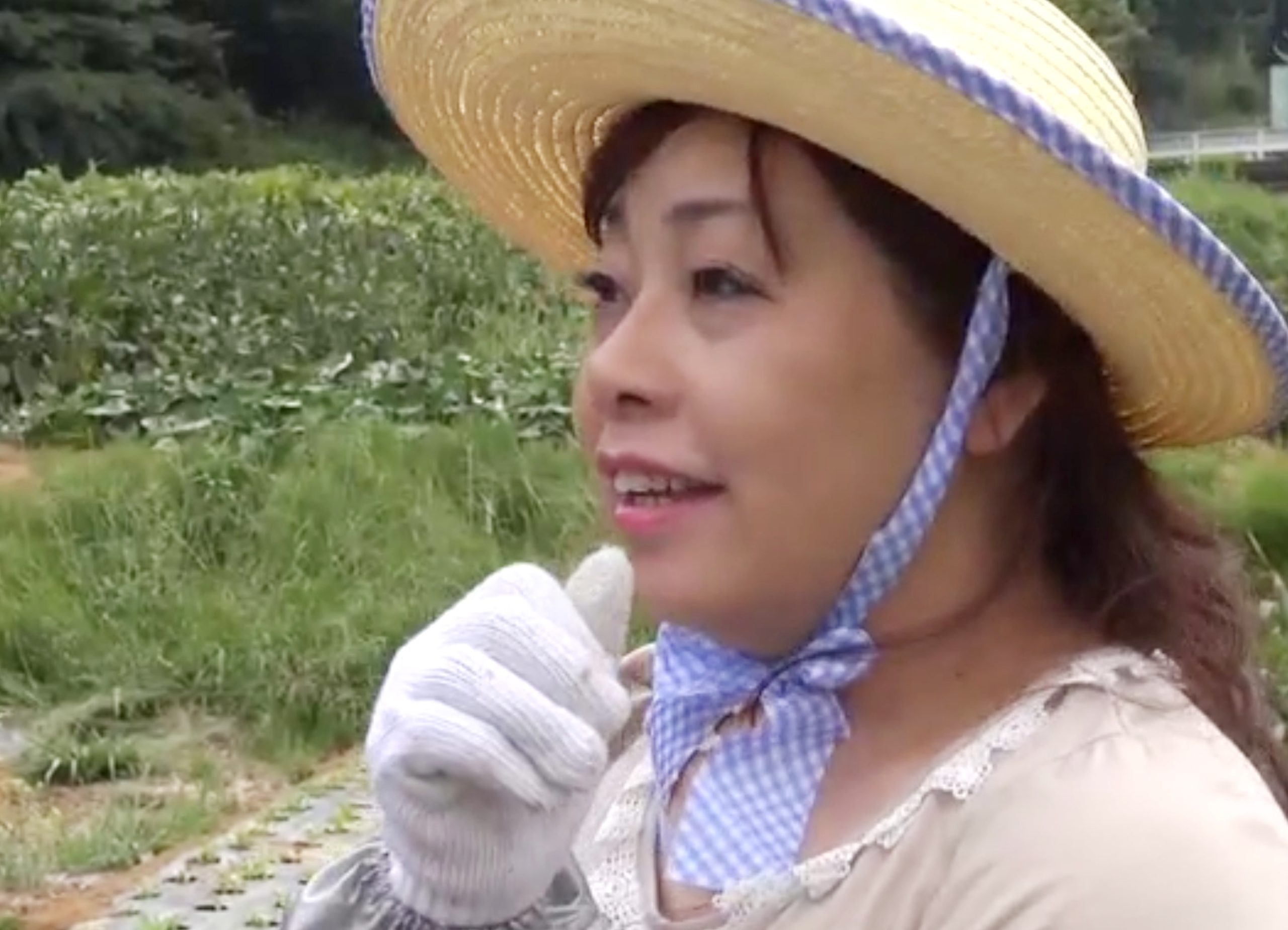 ぽっちゃり爆乳農家おばさんが欲求不満で3P輪姦恍惚中出し