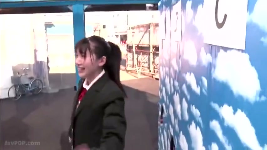 ガチでミニスカ貧乳JKがチンポ当て失敗MM号彼前NTR